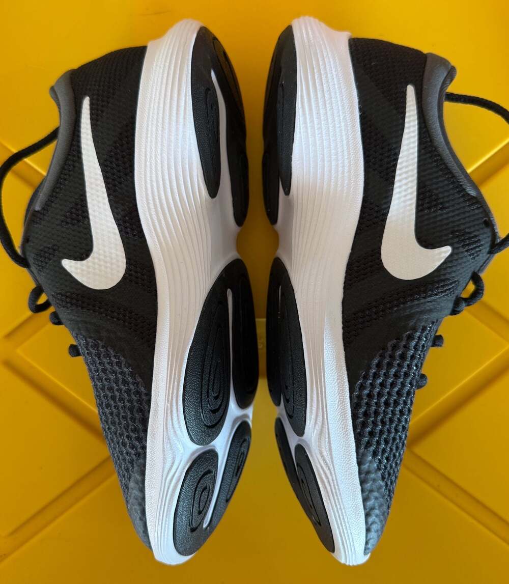 Nike Revolution 4 GS Black White Sneakers 943309-006 Youth Size 3.5Y